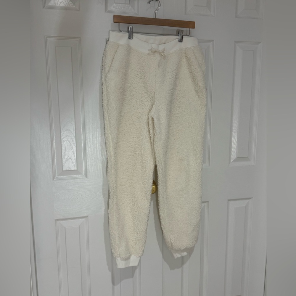 EUC LRG Gilly Hicks Cream Fleece Joggers Women Cozy Loungewear